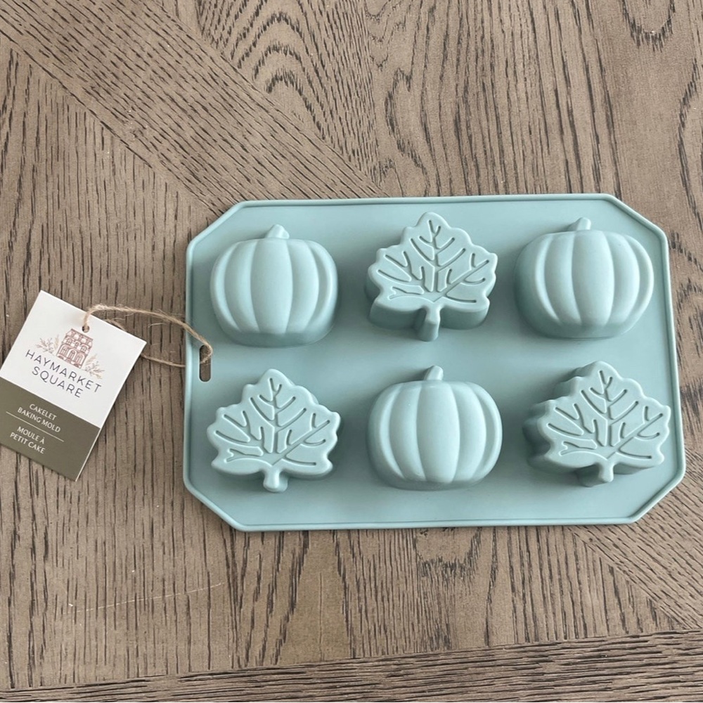 Silicone fall themed baking mold - Picture 1 of 5